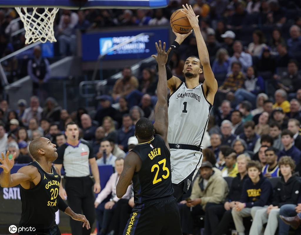 文班亚马26+9福克斯27+8 马刺擒勇士6连胜